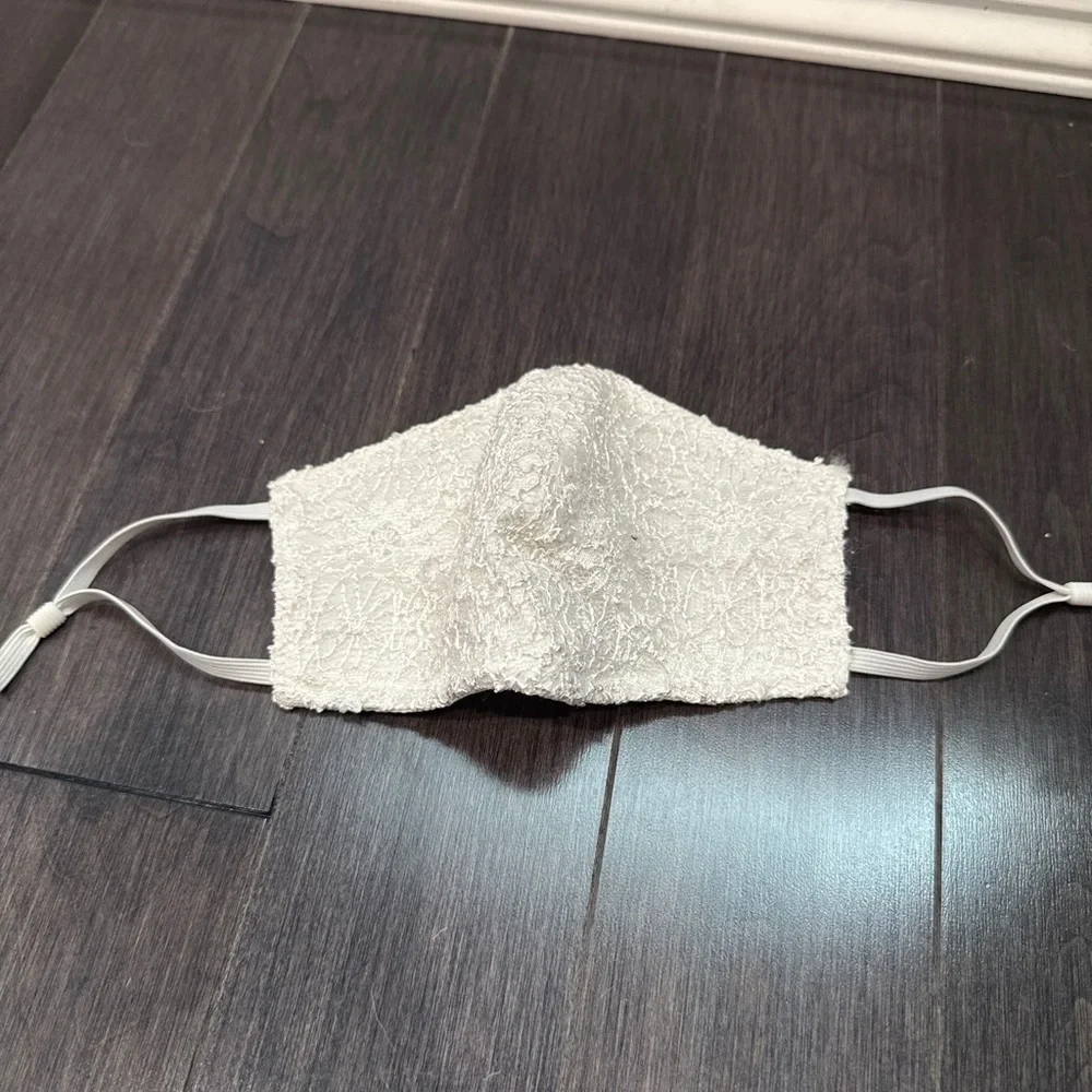NWOT Lace Textured Women’s Face Mask for Formal Occassion